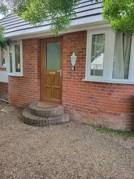 Peaceful Bungalow Easy Access Southampton Holiday home